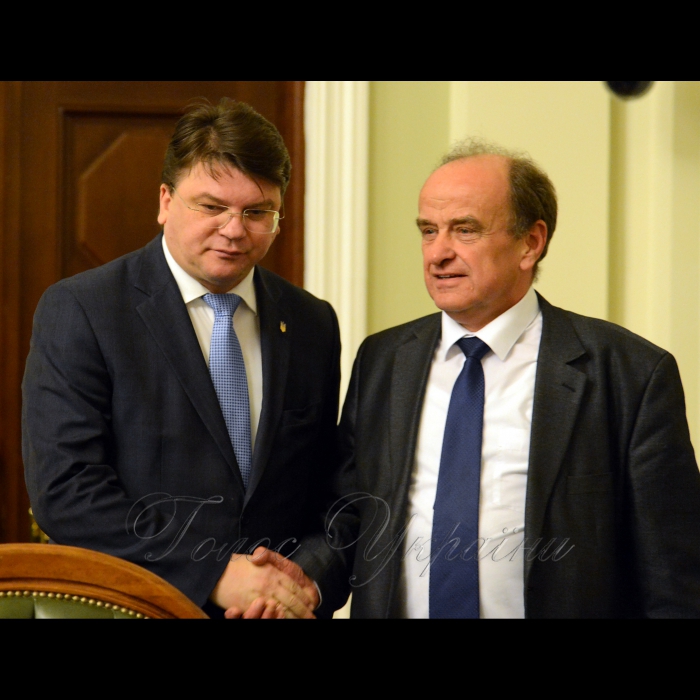 Міжнародна науково-практична конференція «Освіта. Родина. Економіка» 
Захід проводиться за ініціативи Голови Комітету Верховної Ради України у закордонних справах Ганни Гопко та Ради молодих учених при Міністерстві науки і освіти України.
Метою конференції є об’єднання зусиль органів влади, науковців та громадянського суспільства щодо визначення перспектив розвитку та реалізації освітньої політики на основі цінностей та прородинної політики в умовах євроінтеграції України. Ігор Жданов Міністр молоді та спорту та Володимир Ковтунець заступник Міністра науки і освіти України(праворуч)
