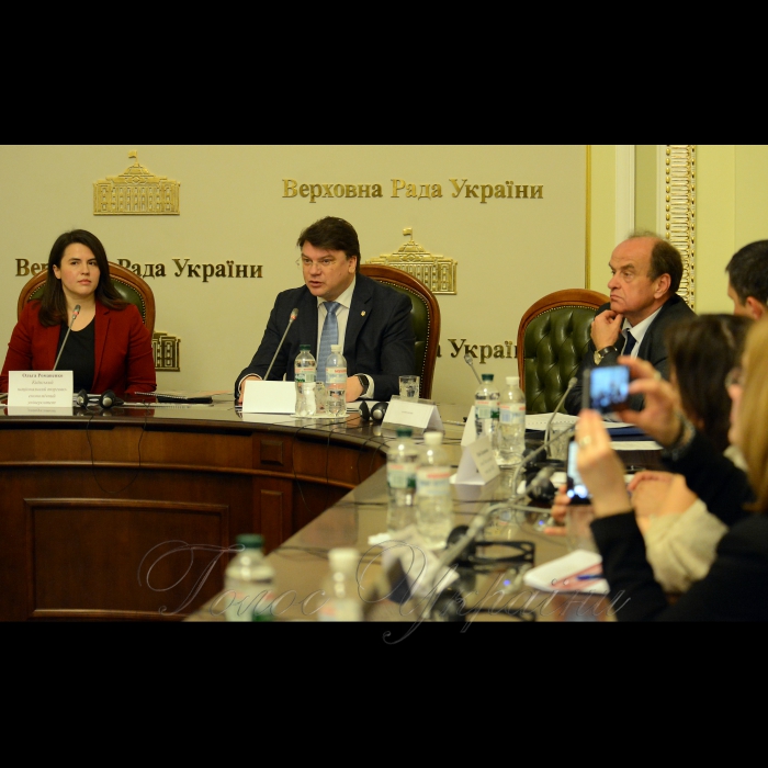 Міжнародна науково-практична конференція «Освіта. Родина. Економіка» 
Захід проводиться за ініціативи Голови Комітету Верховної Ради України у закордонних справах Ганни Гопко та Ради молодих учених при Міністерстві науки і освіти України.
Метою конференції є об’єднання зусиль органів влади, науковців та громадянського суспільства щодо визначення перспектив розвитку та реалізації освітньої політики на основі цінностей та прородинної політики в умовах євроінтеграції України. модератор (Рада молодих учених при Міністерстві науки і освіти України) Ольга Романенко Ігор Жданов Міністр молоді та спорту та Володимир Ковтунець заступник Міністра науки і освіти України
