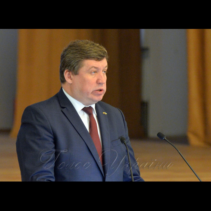 У Національному університеті оборони України відкрився 15-й Міжнародний тиждень НАТО за темою «Переформатування позиції НАТО для реагування на виклики 21 сторіччя». Захід проходить за участю представників Штаб-квартири НАТО, Оборонного коледжу НАТО в Римі, школи НАТО в Обераммергау.
Головна ідея Міжнародного тижня – це підвищення обізнаності слухачів та викладачів вищих навчальних закладів ЗСУ про діяльність організації та співробітництво нашої армії з НАТО. 
В урочистій церемонії відкриття Тижня взяли участь Державний секретар МО України Олександр Дублян, генеральний директор Міжнародного військового штабу НАТО Ян Брукс, Міністр охорони краю Литовської Республіки Раймундас Каробліс, Голова Представництва НАТО в Україні Александер Вінніков, інші високопосадовці. Міністр охорони краю Литовської Республіки Раймундас  Каробліс
