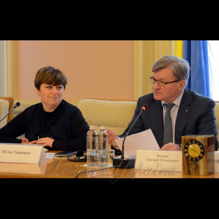 За підтримки Комітету Верховної Ради України з питань прав людини, національних меншин і міжнаціональних відносин та неурядової організації «Ініціатива з управління кризами» відбулася третя Національна платформа «Діалог про мир та безпечну реінтеграцію». Зустріч пройшла у форматі «круглого столу» на тему: «Війна, мир та реінтеграція: що буде після АТО?». Григорій Немиря голова Комітету Верховної Ради України з питань прав людини, національних меншин і міжнаціональних відносин та модератор Юлія Тищенко
