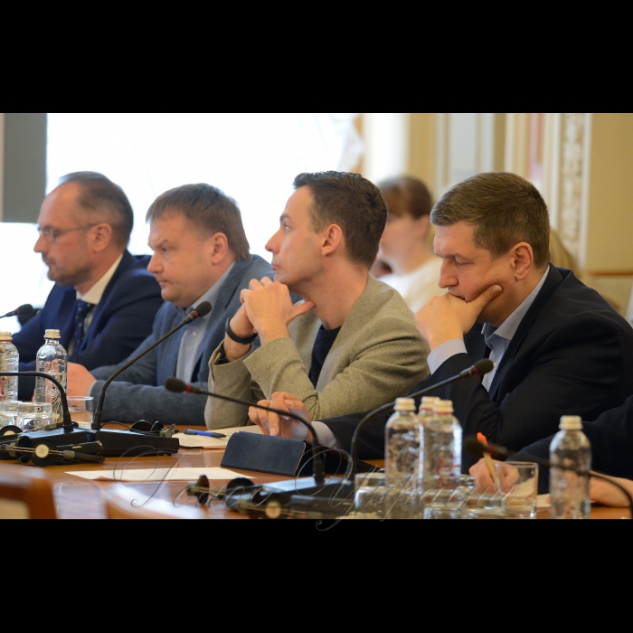 За підтримки Комітету Верховної Ради України з питань прав людини, національних меншин і міжнаціональних відносин та неурядової організації «Ініціатива з управління кризами» відбулася третя Національна платформа «Діалог про мир та безпечну реінтеграцію». Зустріч пройшла у форматі «круглого столу» на тему: «Війна, мир та реінтеграція: що буде після АТО?».
