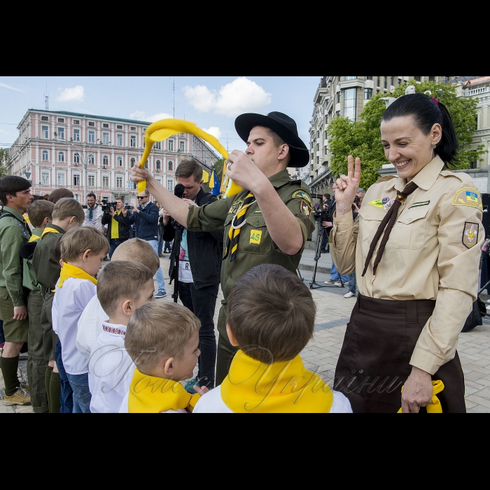 28 квітня 2018 пластуни під час святкування Дня пластової присяги та 100 літтям Київського Пласту на Михайлівській площі, в Києві. У цей день в Києві на Михайлівській площі відбувся урочистий церемоніал святкування Дня пластової присяги. Під час заходу пластуни склали присягу.