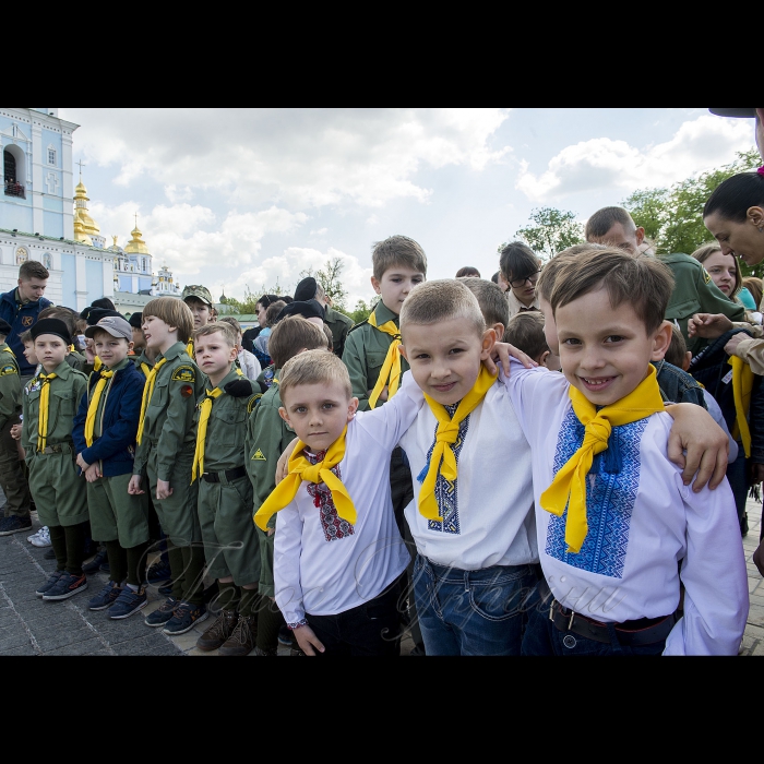 28 квітня 2018 пластуни під час святкування Дня пластової присяги та 100 літтям Київського Пласту на Михайлівській площі, в Києві. У цей день в Києві на Михайлівській площі відбувся урочистий церемоніал святкування Дня пластової присяги. Під час заходу пластуни склали присягу.