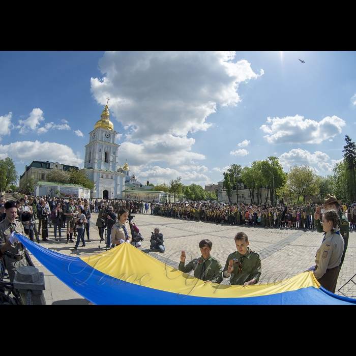28 квітня 2018 пластуни під час святкування Дня пластової присяги та 100 літтям Київського Пласту на Михайлівській площі, в Києві. У цей день в Києві на Михайлівській площі відбувся урочистий церемоніал святкування Дня пластової присяги. Під час заходу пластуни склали присягу.