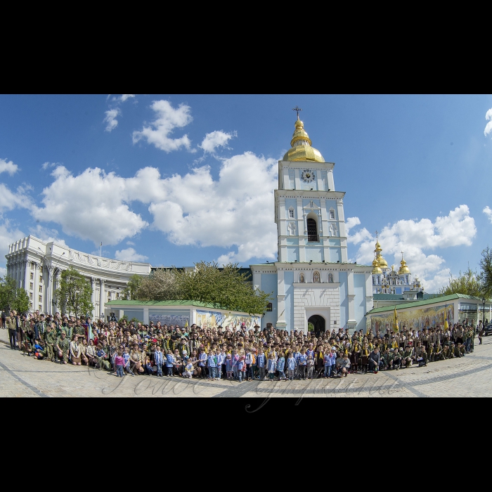 28 квітня 2018 пластуни під час святкування Дня пластової присяги та 100 літтям Київського Пласту на Михайлівській площі, в Києві. У цей день в Києві на Михайлівській площі відбувся урочистий церемоніал святкування Дня пластової присяги. Під час заходу пластуни склали присягу.