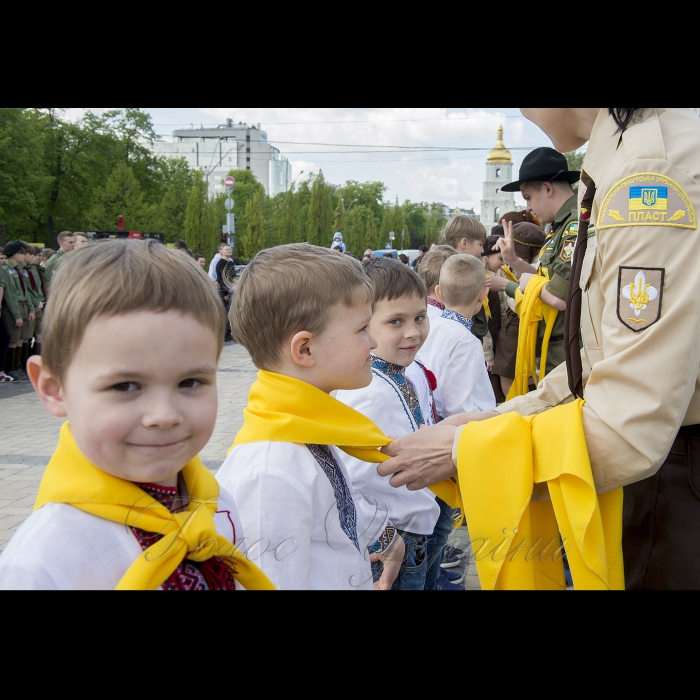 28 квітня 2018 пластуни під час святкування Дня пластової присяги та 100 літтям Київського Пласту на Михайлівській площі, в Києві. У цей день в Києві на Михайлівській площі відбувся урочистий церемоніал святкування Дня пластової присяги. Під час заходу пластуни склали присягу.