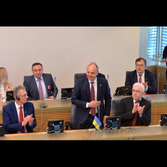 Голова Верховної Ради України Андрій Парубій здійснив візит до Литовської Республіки для участі в урочистих заходах з нагоди відзначення 227-ї річниці підписання Конституції 3 травня 1791 року. Участь Голови Верховної Ради України А.Парубія в урочистому засіданні Сеймасу Литовської Республіки. Голова ВР Андрій Парубій та Надзвичайний і Повноважний Посол України в Литовській Республіці Володимир Яценківський
