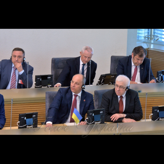 Голова Верховної Ради України Андрій Парубій здійснив візит до Литовської Республіки для участі в урочистих заходах з нагоди відзначення 227-ї річниці підписання Конституції 3 травня 1791 року. Участь Голови Верховної Ради України А.Парубія в урочистому засіданні Сеймасу Литовської Республіки. Голова ВР Андрій Парубій та Надзвичайний і Повноважний Посол України в Литовській Республіці Володимир Яценківський
