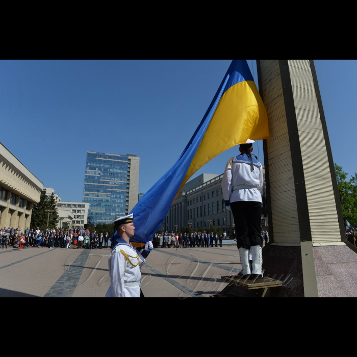 3 травня 2018 Вільнюс, Литовська Республіка.
Голова Верховної Ради України Андрій Парубій здійснив візит до Литовської Республіки для участі в урочистих заходах з нагоди відзначення 227-ї річниці підписання Конституції 3 травня 1791 року.
Участь Голови Верховної Ради України Андрія Парубія у Церемонії Підняття Державних прапорів Литовської Республіки, Республіки Польща та України на площі Незалежності. 
Під час церемонії виконуються Державні Гімни Литовської Республіки, Республіки Польща та України. По завершенні – виступ Спікера Сеймаса Литовської Республіки Віктораса Пранцкєтіса.