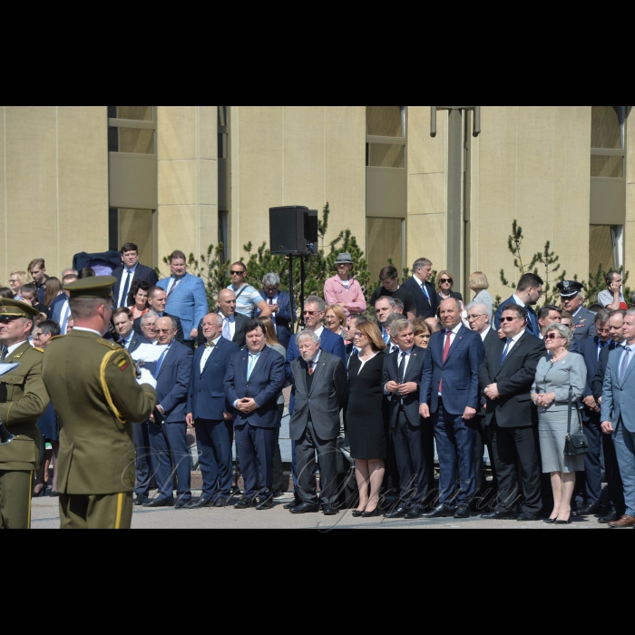 3 травня 2018 Вільнюс, Литовська Республіка.
Голова Верховної Ради України Андрій Парубій здійснив візит до Литовської Республіки для участі в урочистих заходах з нагоди відзначення 227-ї річниці підписання Конституції 3 травня 1791 року.
Участь Голови Верховної Ради України Андрія Парубія у Церемонії Підняття Державних прапорів Литовської Республіки, Республіки Польща та України на площі Незалежності. 
Під час церемонії виконуються Державні Гімни Литовської Республіки, Республіки Польща та України. По завершенні – виступ Спікера Сеймаса Литовської Республіки Віктораса Пранцкєтіса.