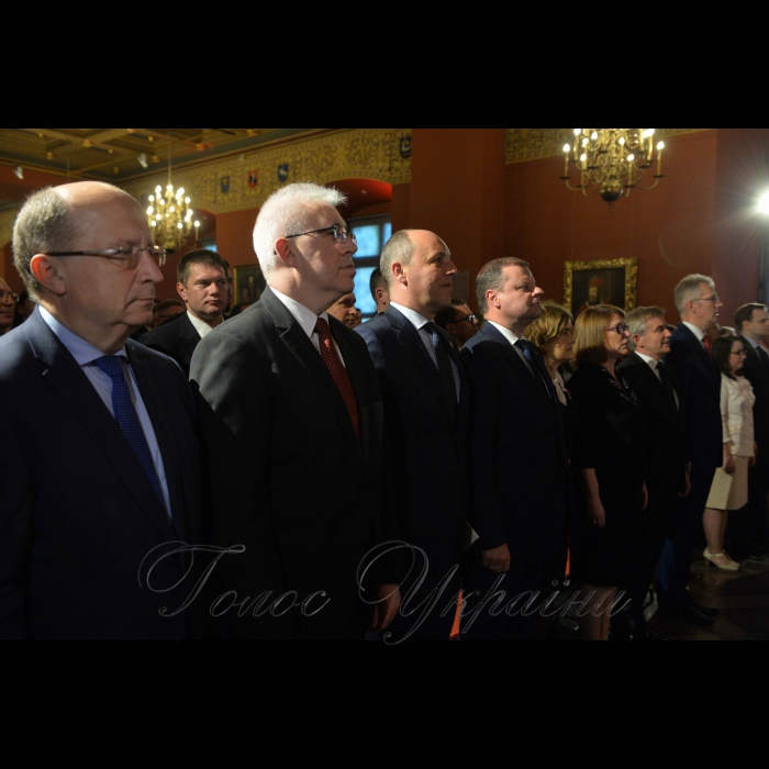 3 травня 2018 Вільнюс, Литовська Республіка.
Голова Верховної Ради України Андрій Парубій здійснив візит до Литовської Республіки для участі в урочистих заходах з нагоди відзначення 227-ї річниці підписання Конституції 3 травня 1791 року.
Урочисте прийняття від імені Спікера Сеймаса Литовської Республіки Віктораса Пранцкєтіса, Прем’єр-міністра Литовської Республіки Саулюса Сквєрняліса та Посла Республіки Польща в Литовській Республіці Урсули Дорошевської.