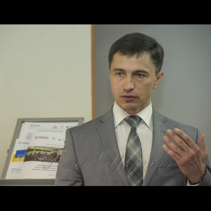 7 травня 2018 вчора в столиці розпочав роботу дводенний тренінг «Регламент Верховної Ради» в якому беруть участь помічники-консультанти народних депутатів, працівники Апарату Верховної Ради, секретаріатів комітетів та фракцій а також представники громадських організацій, які співпрацюють з Верховною Радою.
Організаторами цього заходу виступили аппарат Верховноъ Ради та Програма USAID РАДА.
Петро Боднар перший заступник Керівника Апарату - керуючий справами.