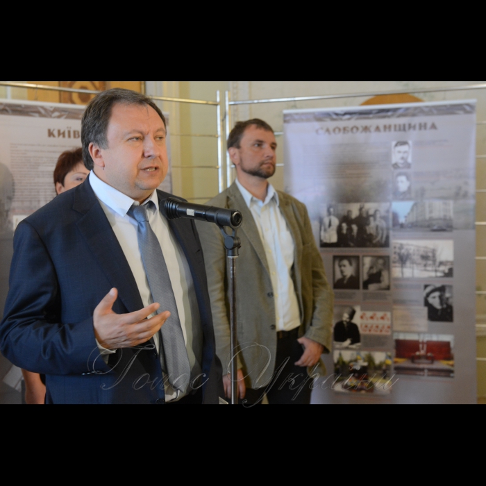 15 травня 2018 до днів вшанування пам’яті жертв масових політичних репресій 1937-1938 років відбудеться відкриття експозиції «Великий терор: місця пам’яті».
Виставка є результатом співпраці Українського інституту національної пам’яті, Національного історико-меморіального заповідника «Биківнянські могили» та Головної редколегії науково-документальної серії книг «Реабілітовані історією».
Микола Княжицький Голова Комітету Верховної Ради України з питань культури і духовності, Володимир В’ятрович голова українського інституту національної пам’яті.