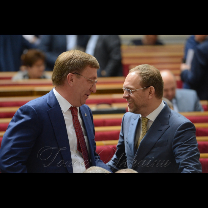 15 травня 2018 сесія Верховної Ради України. Владислав Бухарєв Б, Сергій Власенко Б.