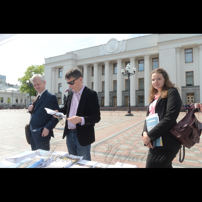 16 травня 2018 на Площі Конституції, біля будинку парламенту було представлено Комунікаційно-освітню експозицію щодо взаємодії Верховної Ради України із виборцями.
Зазначений захід відбувся у рамках десятого традиційного 