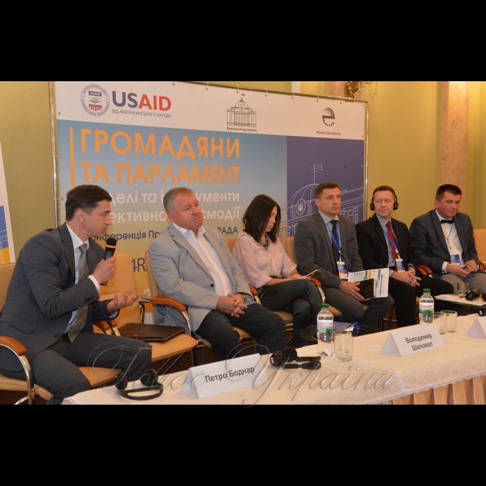 18 травня 2018 програма USAID РАДА з метою поглиблення співпраці між Верховною Радою України та організаціями громадянського суспільства провела всеукраїнську конференцію «Громадяни та парламент: моделі та інструменти ефективної взаємодії».
Петро Боднар, перший заступник керівника апарату ВР - керуючий справами.
Володимир Шаповал, головний науковий співробітник член-кореспондент НАН України, доктор юридичних наук, професор.
Вікторія Сюмар – нар. деп. України, Голова Комітету Верховної Ради України з питань свободи слова та інформаційної політики.
Віктор Лях, Президент Фонду Східна Європа.
Джон Пеннел, заступник директора місії USAID в Україні.
Ігор Когут – директор програми USAID РАДА.