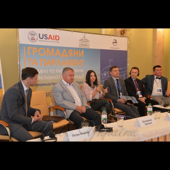 18 травня 2018 програма USAID РАДА з метою поглиблення співпраці між Верховною Радою України та організаціями громадянського суспільства провела всеукраїнську конференцію «Громадяни та парламент: моделі та інструменти ефективної взаємодії».
Петро Боднар, перший заступник керівника апарату ВР - керуючий справами.
Володимир Шаповал, головний науковий співробітник член-кореспондент НАН України, доктор юридичних наук, професор.
Вікторія Сюмар – нар. деп. України, Голова Комітету Верховної Ради України з питань свободи слова та інформаційної політики.
Віктор Лях, Президент Фонду Східна Європа.
Джон Пеннел, заступник директора місії USAID в Україні.
Ігор Когут – директор програми USAID РАДА.