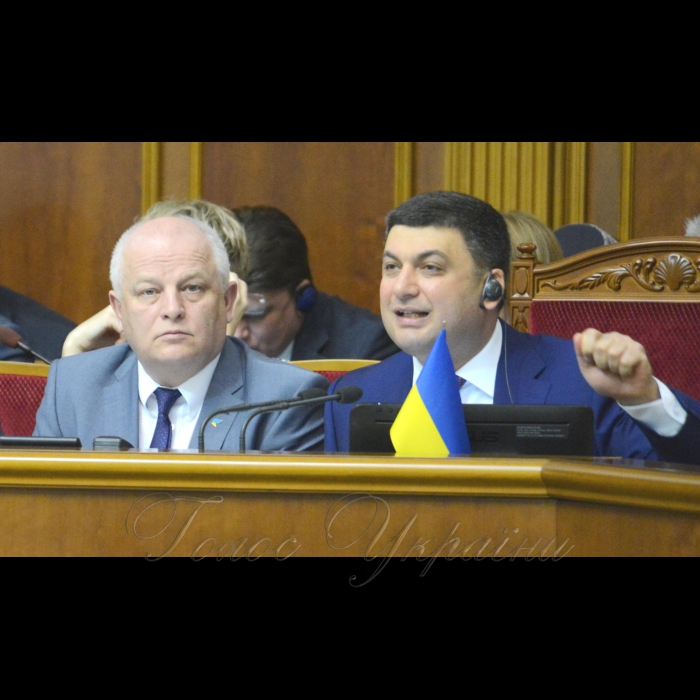 18 травня 2018 сесія Верховної Ради України.
Головуючий повідомив, що у засіданні беруть участь члени Кабінету Міністрів на чолі з Прем'єр-міністром України В. Гройсманом. Розпочалася «година запитань до Уряду».