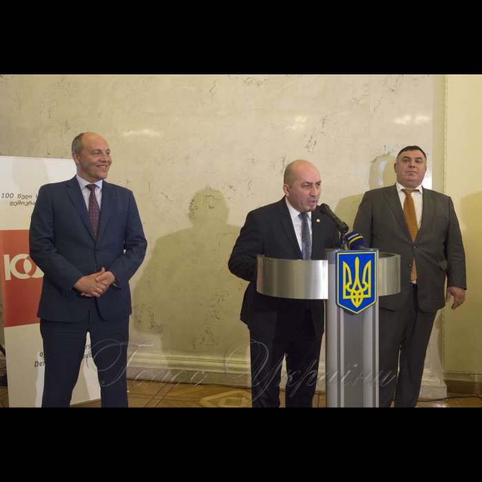 22 травня 2018 за участі Голови Верховної Ради України Андрія Парубія та за підтримки Посольства Грузії в Україні відбулася презентація фотовиставки «Перша Грузинська Демократична Республіка». Голова Верховної Ради України Андрій Парубій, Надзвичайний і Повноважний Посол Грузії в Україні Гела Думбадзе, народний депутат України Хвича  Мепарішвілі.