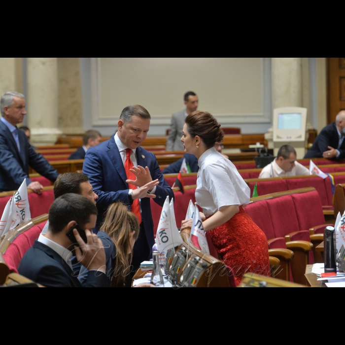 23 травня 2018 сесія Верховної Ради України. Олег Ляшко, Вікторія Заружко-РП.