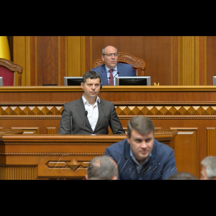 24 травня 2018 сесія Верховної Ради України. Голова комітету Верховної Ради України з питань правової політики та правосуддя Руслан Князевич.