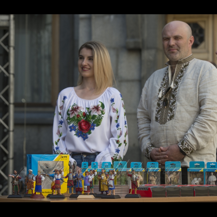 24 травня 2018 на внутрішньому подвір’ї Верховної Ради відбувся благодійний концерт «ТАМ, ДЕ МИ - ТАМ УКРАЇНА!», організований БФ «Інформаційно-координаційний центр», за підтримки Голови Верховної ради України Андрія Парубія, а також Комітету Верховної Ради України у справах ветеранів, учасників бойових дій, учасників антитерористичної операції та людей з інвалідністю.
Мета концерту та збору коштів – запуск проекту «Дому ветерана» у Житомирі. Презентувати проект будуть Керівник Житомирської ОДА Ігор Гундич, а також міський голова Житомира Сергій Сухомлин.
Концертна програма буде представлена групами: «Ріфмастер» та «Без обмежень».