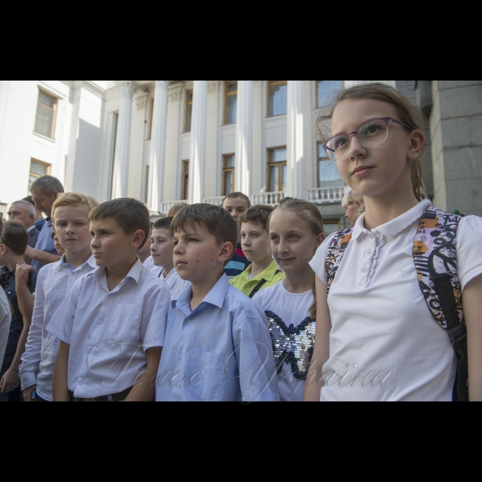 24 травня 2018 на внутрішньому подвір’ї Верховної Ради відбувся благодійний концерт «ТАМ, ДЕ МИ - ТАМ УКРАЇНА!», організований БФ «Інформаційно-координаційний центр», за підтримки Голови Верховної ради України Андрія Парубія, а також Комітету Верховної Ради України у справах ветеранів, учасників бойових дій, учасників антитерористичної операції та людей з інвалідністю.
Мета концерту та збору коштів – запуск проекту «Дому ветерана» у Житомирі. Презентувати проект будуть Керівник Житомирської ОДА Ігор Гундич, а також міський голова Житомира Сергій Сухомлин.
Концертна програма буде представлена групами: «Ріфмастер» та «Без обмежень».