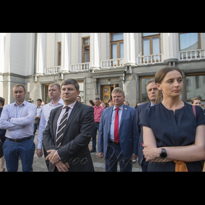 24 травня 2018 на внутрішньому подвір’ї Верховної Ради відбувся благодійний концерт «ТАМ, ДЕ МИ - ТАМ УКРАЇНА!», організований БФ «Інформаційно-координаційний центр», за підтримки Голови Верховної ради України Андрія Парубія, а також Комітету Верховної Ради України у справах ветеранів, учасників бойових дій, учасників антитерористичної операції та людей з інвалідністю.
Мета концерту та збору коштів – запуск проекту «Дому ветерана» у Житомирі. Презентувати проект будуть Керівник Житомирської ОДА Ігор Гундич, а також міський голова Житомира Сергій Сухомлин.
Концертна програма буде представлена групами: «Ріфмастер» та «Без обмежень». Герасимов.