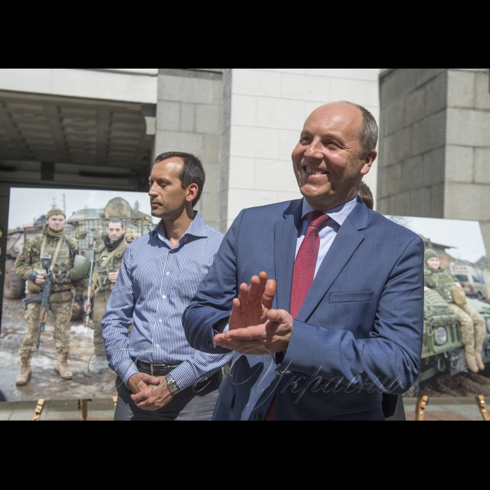 24 травня 2018 на внутрішньому подвір’ї Верховної Ради відбувся благодійний концерт «ТАМ, ДЕ МИ - ТАМ УКРАЇНА!», організований БФ «Інформаційно-координаційний центр», за підтримки Голови Верховної ради України Андрія Парубія, а також Комітету Верховної Ради України у справах ветеранів, учасників бойових дій, учасників антитерористичної операції та людей з інвалідністю.
Мета концерту та збору коштів – запуск проекту «Дому ветерана» у Житомирі. Презентувати проект будуть Керівник Житомирської ОДА Ігор Гундич, а також міський голова Житомира Сергій Сухомлин.
Концертна програма буде представлена групами: «Ріфмастер» та «Без обмежень».