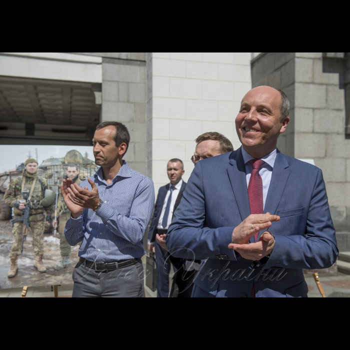 24 травня 2018 на внутрішньому подвір’ї Верховної Ради відбувся благодійний концерт «ТАМ, ДЕ МИ - ТАМ УКРАЇНА!», організований БФ «Інформаційно-координаційний центр», за підтримки Голови Верховної ради України Андрія Парубія, а також Комітету Верховної Ради України у справах ветеранів, учасників бойових дій, учасників антитерористичної операції та людей з інвалідністю.
Мета концерту та збору коштів – запуск проекту «Дому ветерана» у Житомирі. Презентувати проект будуть Керівник Житомирської ОДА Ігор Гундич, а також міський голова Житомира Сергій Сухомлин.
Концертна програма буде представлена групами: «Ріфмастер» та «Без обмежень».