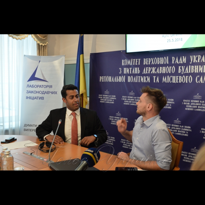 25 травня 2018 у стінах парламенту відбувся семінар «Етичні стандарти посадових та обраних осіб: США та країни Європи» за участі Джейкоба Вентури, американського адвоката, радника з юридичних питань представника Стівена Ховіта у Законодавчому офісі США (Штат Массачусетс).
Радник з юридичних питань представника Стівена Ховіта у Законодавчому офісі США (Штат Массачусетс) Джейкоб Вентура, заступник Голови Ради Лабораторії законодавчих ініціатив Олександр Заславський.