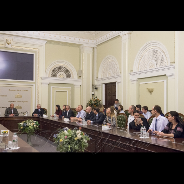 25 травня 2018 голова Верховної Ради Андрій Парубій вручив відзнаки Українського парламенту працівникам сфери освіти та молодим вченим.
Голова Українського парламенту оголосить про присудження премії Верховної Ради України педагогічним працівникам загальноосвітніх, професійно-технічних, дошкільних та позашкільних навчальних закладів  за особливі успіхи у здійсненні навчання і виховання учнів, вихованців та слухачів; а також молодим ученим у галузі фундаментальних і прикладних досліджень та науково-технічних розробок.
