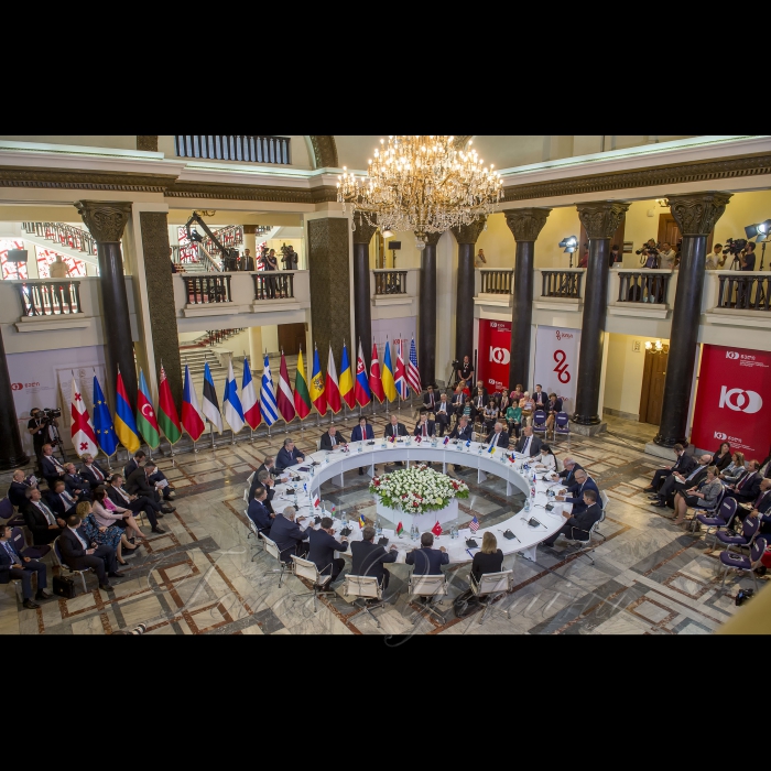 26 травня 2018 візит до Грузії делегації України на чоліз Головою Верховної Ради України А.В.Парубієм у зв'язку з участю в урочистих заходах з нагоди 100-річчя Першої Демократичної Республіки Грузії.
Відкриття круглого столу «Співпраця задля процвітання - стратегія наступного століття»  за участі Президента, Голови Парламенту, МЗС Грузії та Глав іноземних делегацій.
Мепарішвілі Хвича Нодарович, керівник групи з міжпарламентських зв’язків з Грузією, народний депутат України.