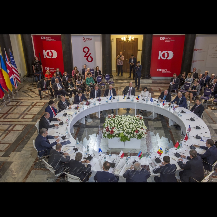 26 травня 2018 візит до Грузії делегації України на чоліз Головою Верховної Ради України А.В.Парубієм у зв'язку з участю в урочистих заходах з нагоди 100-річчя Першої Демократичної Республіки Грузії.
Відкриття круглого столу «Співпраця задля процвітання - стратегія наступного століття»  за участі Президента, Голови Парламенту, МЗС Грузії та Глав іноземних делегацій.
Мепарішвілі Хвича Нодарович, керівник групи з міжпарламентських зв’язків з Грузією, народний депутат України.