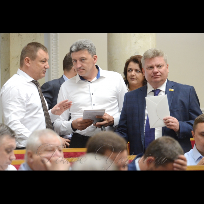 Сесія Верховної Ради України. Анатолій Дирів НФ Павло Дзюблик НФ Вадим Кривенко НФ