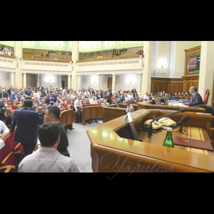 Сесія Верховної Ради України. Прийнято Закон 