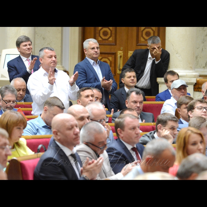 Сесія Верховної Ради України. Прийнято Закон 