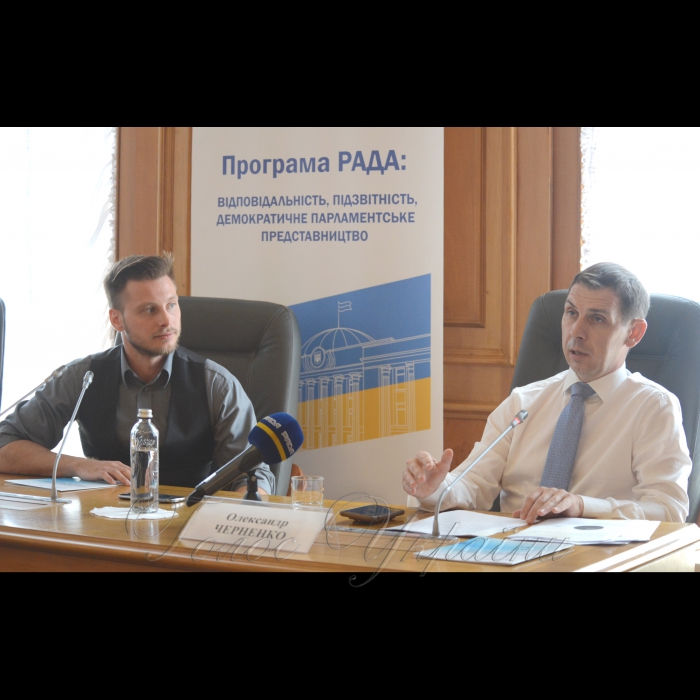Лабораторія законодавчих ініціатив та Апарат Верховної Ради України проводять спільний захід «Презентація Керівних принципів проведення міських зібрань у форматі Town Hall Meeting». Олександр Черненко н.д. праворуч , Олександр Заславський, 
заступник Голови Ради Лабораторії законодавчих ініціатив;
