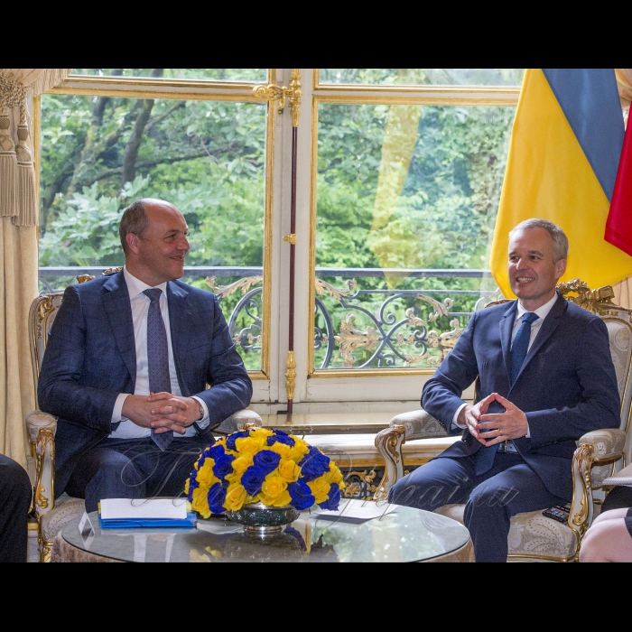 Голова Верховної Ради України Андрій Парубій розпочав візит до Французької Республіки. 
м.Париж. Зустріч з Головою Національних зборів Франції Ф. де Ружі
