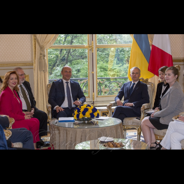 Голова Верховної Ради України Андрій Парубій розпочав візит до Французької Республіки. 
м.Париж. Зустріч з Головою Національних зборів Франції Ф. де Ружі. Альона Шкрум 
