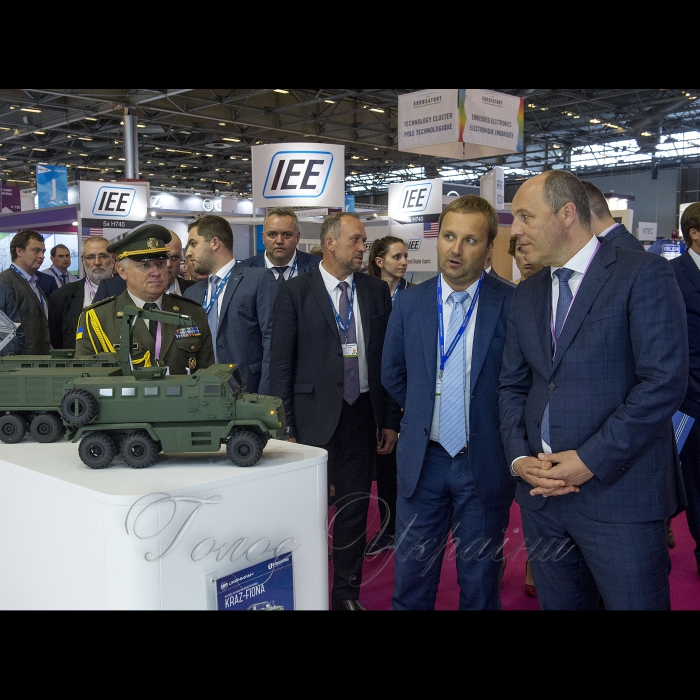 Голова Верховної Ради України Андрій Парубій розпочав візит до Французької Республіки. Париж. 
Робочі зустрічі на стендах компаній «Укроборонпром», «Аirbus» та «Thales»
