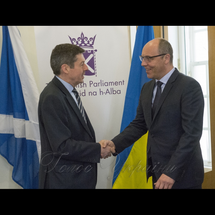 Голова Верховної Ради Андрій Парубій перебуває з візитом у Сполученому Королівстві Великої Британії та Північної Ірландії.
Зустріч зі Спікером Парламенту Шотландії К.Макінтошем 

