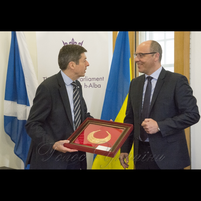 Голова Верховної Ради Андрій Парубій перебуває з візитом у Сполученому Королівстві Великої Британії та Північної Ірландії.
Зустріч зі Спікером Парламенту Шотландії К.Макінтошем 
