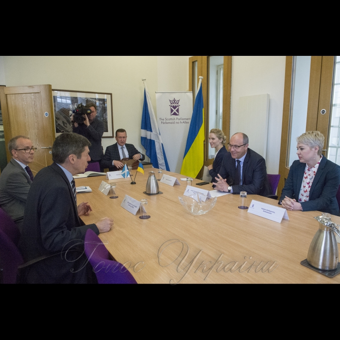 Голова Верховної Ради Андрій Парубій перебуває з візитом у Сполученому Королівстві Великої Британії та Північної Ірландії.
Зустріч зі Спікером Парламенту Шотландії К.Макінтошем 
