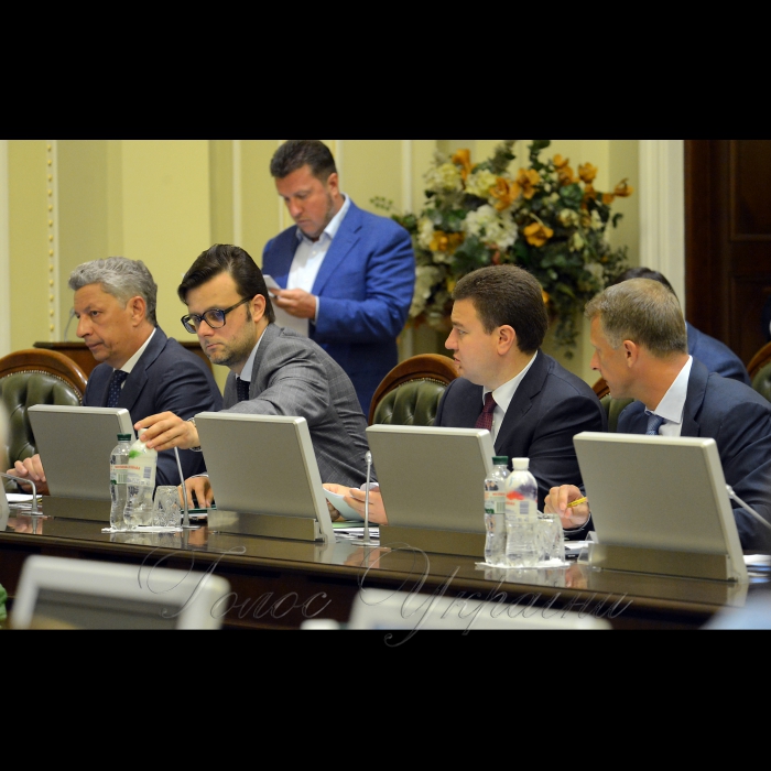 Погоджувальна рада у Верховній Раді України. Юрій Бойко (ОП) Віктор Галасюк (РП) Віктор Бондар (Відро) Ярослав Москаленко (воля)
