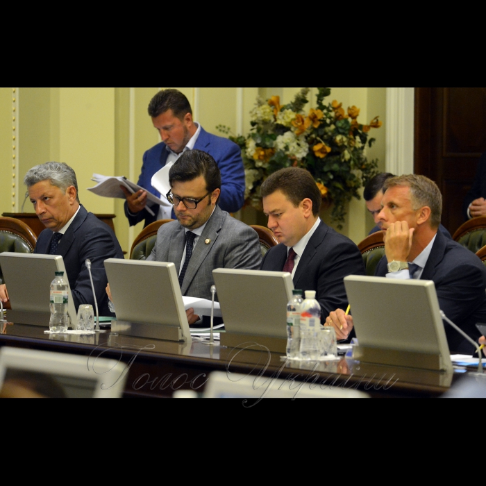 Погоджувальна рада у Верховній Раді України. Юрій Бойко (ОП) Віктор Галасюк (РП) Віктор Бондар (Відро) Ярослав Москаленко (воля)