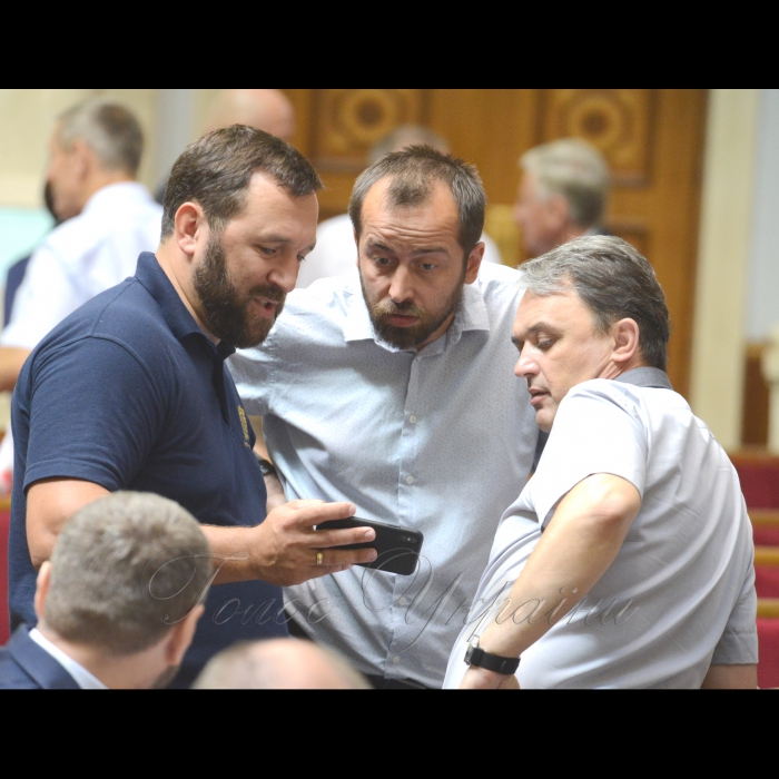 Сесія Верховної Ради України. Віктор Кривенко позафр. Павло Кишкар позафр. Ігор Лапін НФ