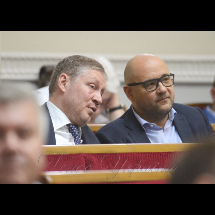 Сесія Верховної Ради України. Анатолій Денисенко ВІДРО Дмитро Святаш ВІДРО