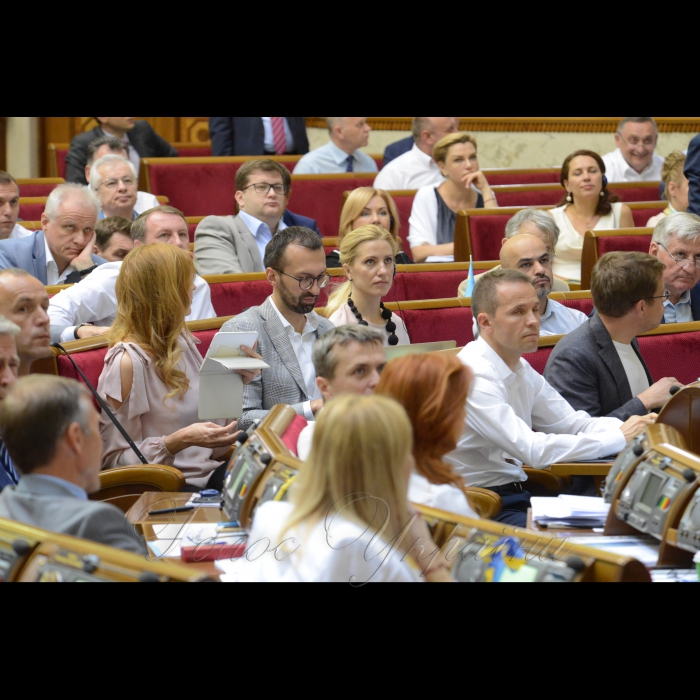 Сесія Верховної Ради України. Лещенко, Заліщук