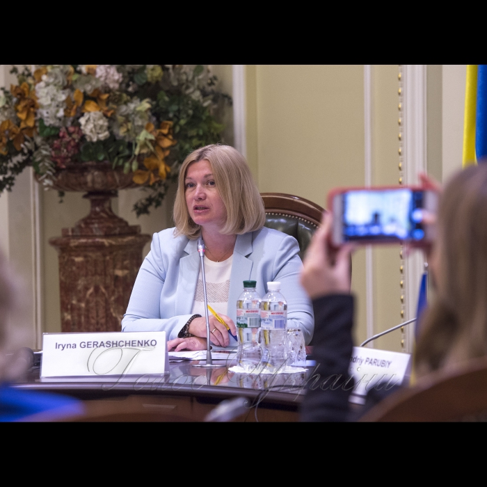 Напередодні 20-го ювілейного Саміту Україна-ЄС Голова Верховної Ради України Андрій Парубій взяв участь у обговоренні стану виконання Україною та ЄС Угоди про асоціацію та пріоритетних напрямів співробітництва у цьому процесі з Надзвичайними та Повноважними Послами держав-членів ЄС в Україні, Головою Представництва ЄС в Україні Х. Мінгареллі.
У зустрічі взяла участь Уповноважена з прав людини Верховної Ради України Л.Денісова. Ірина Геращенко
